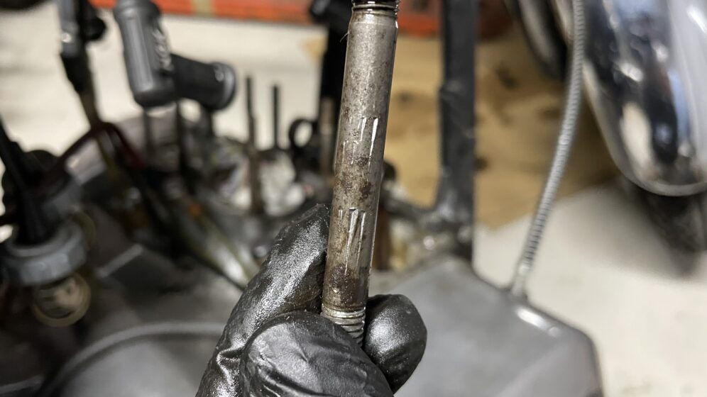 スタッドボルトりむーばーの傷