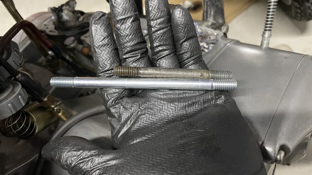 KH250/350とKH400のスタットボルトの違い